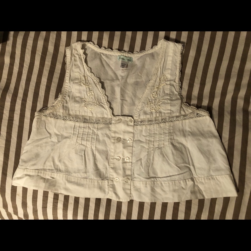 Flirty cream cropped tank